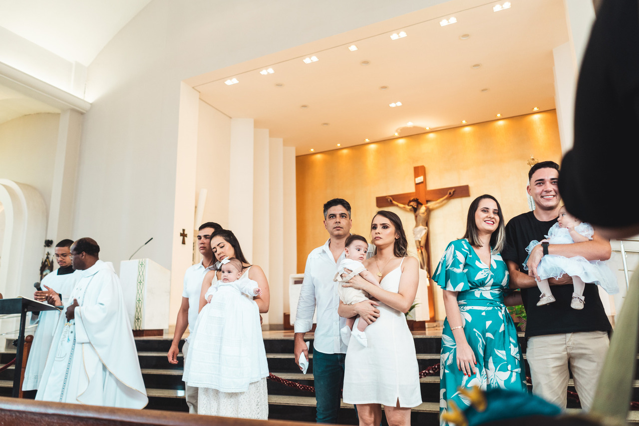 Famílias participam da cerimônia de batizado